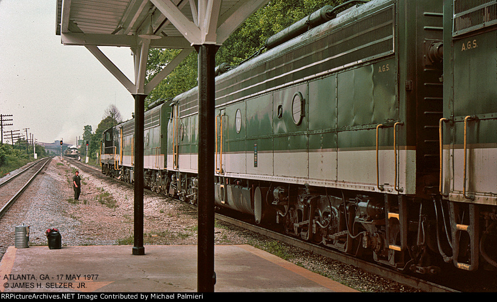 The Southbound <I>SOUTHERN CRESCENT</I>